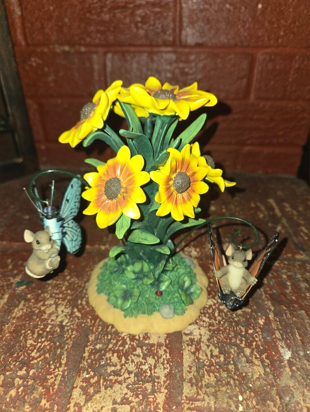 Charming Tails Daisy Displayer & Buttetfly Ornaments